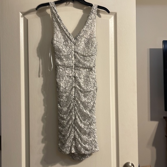 Fitted Express dress - Picture 4 of 7